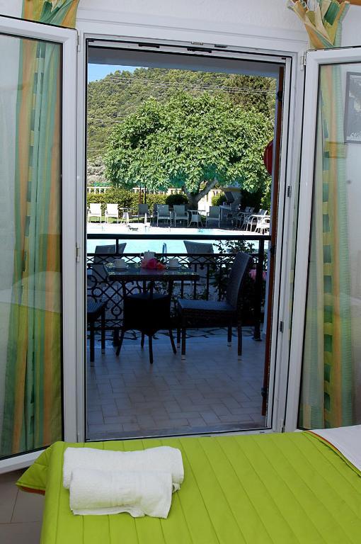 Pegasus Apartments Stafylos Rum bild